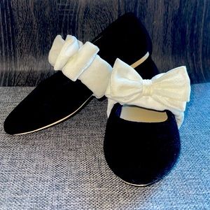 JANIE and JACK Black W/White Bow Velvet Girl Dress shoes. Size 12 ( 8 inch).